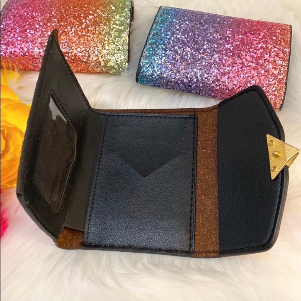 NEW! Ombre Glitter Heart Trifold Wallet - Picture 3 of 4